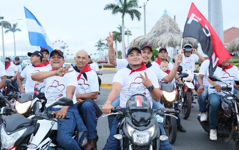 Empresa Portuaria Nacional realiza caravana en saludo al 43 19